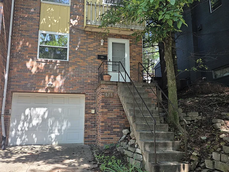 975 Oranmore St — Photo 1
