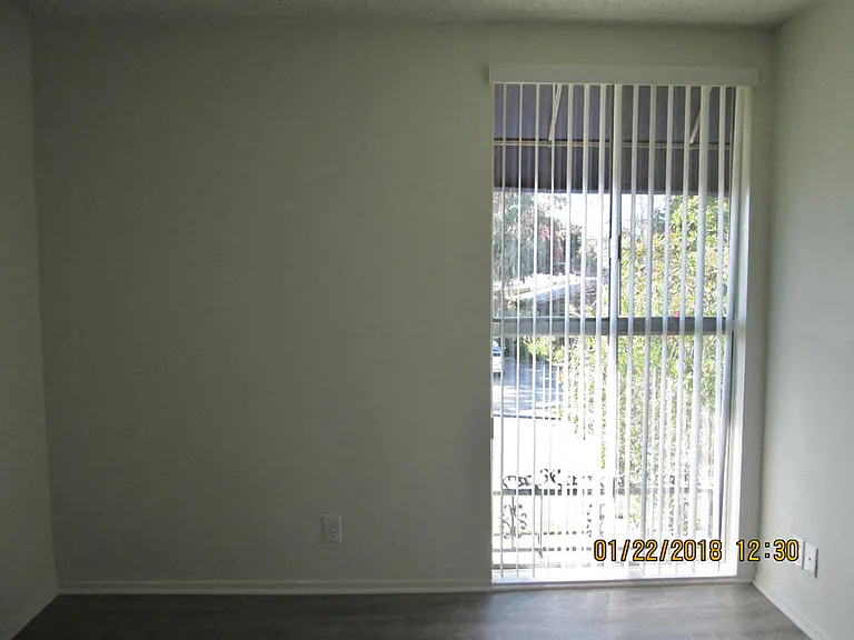 Lido Apartments - 3610 Midvale Ave — Photo 24