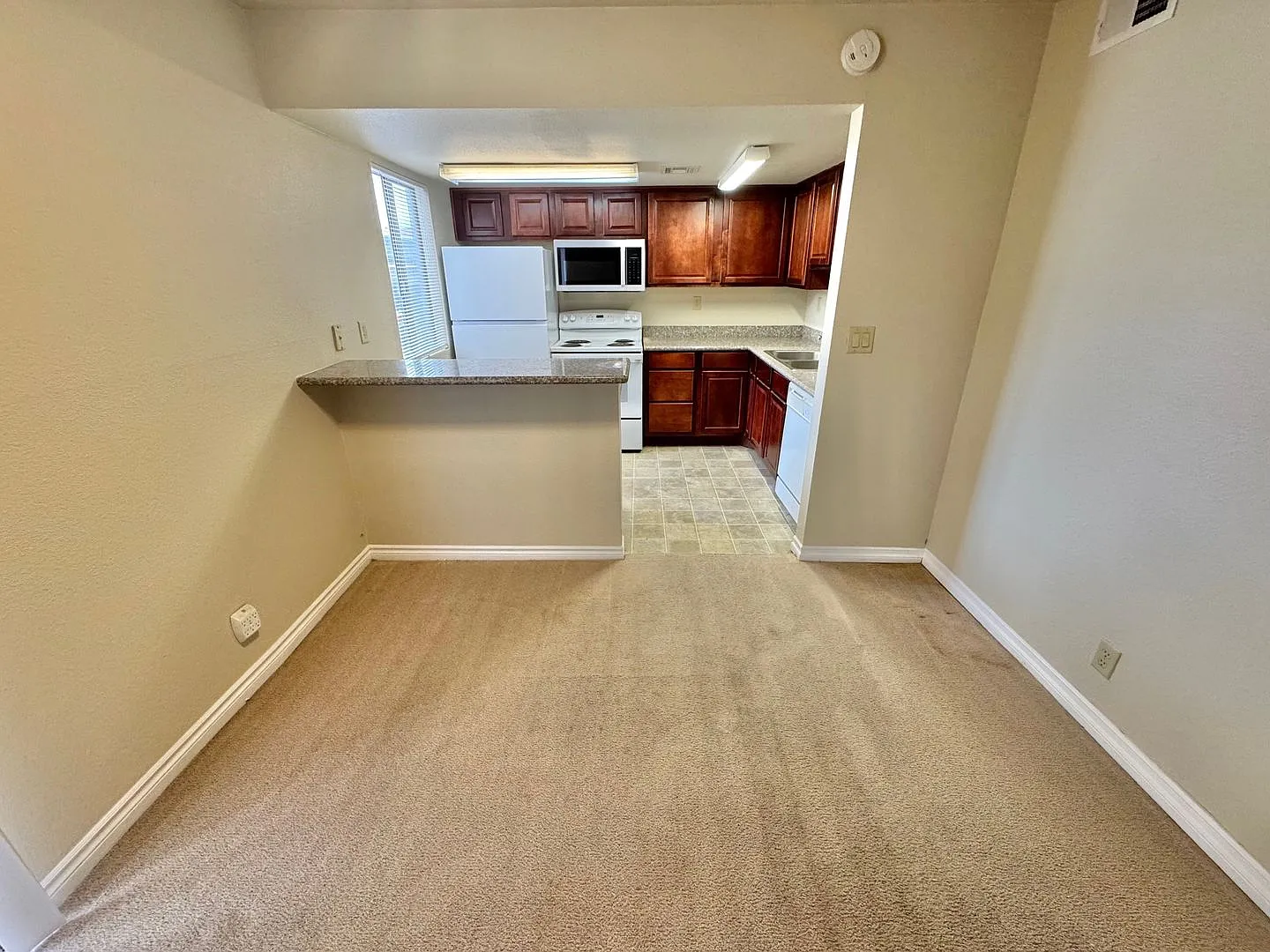 Spacious Condo in a Gated Central Las Vegas Community — Photo 4