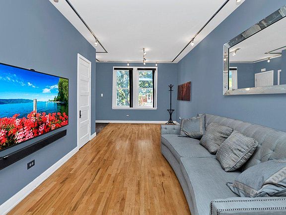 3rd image of 5059 W 32nd Pl