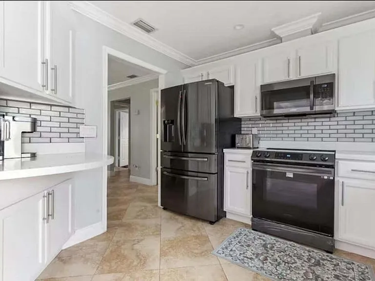 337 Balsam St — Photo 4