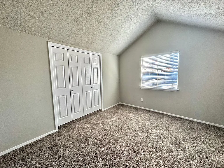 2508 S Center St — Photo 15