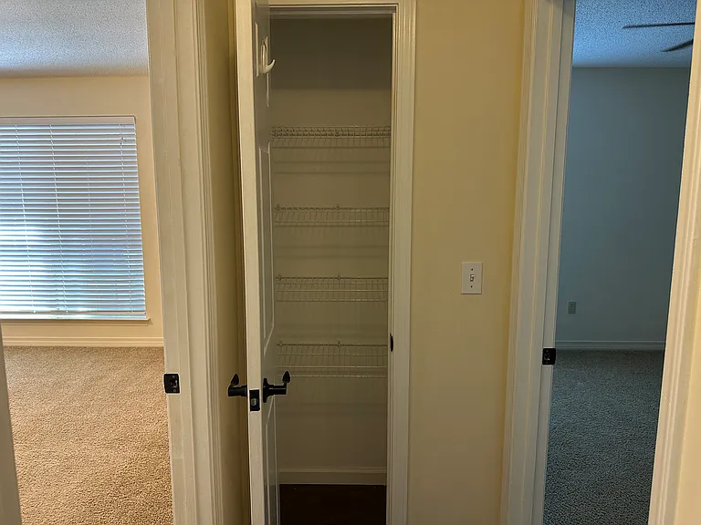 220 Parkwood Cir — Photo 21