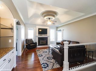15915 Wilden Dr, Urbandale, IA 50323
