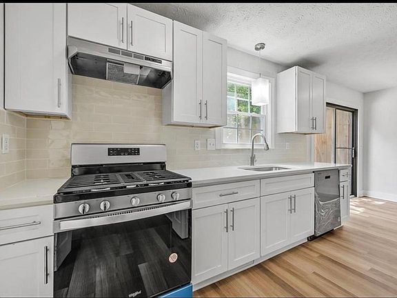 5th image of 1159 Saint Augustine Pl NE