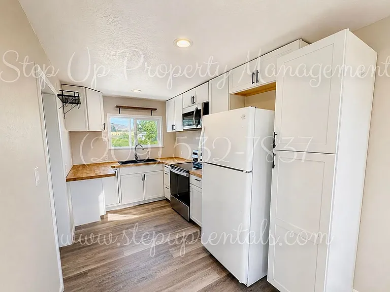 9885 Maiden Ln — Photo 6