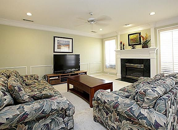 5th image of 979 Laguna Dr