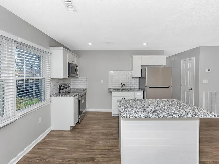 3903 Telstar Cir SW — Photo 5