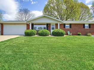 908 Borri Dr, Maryville, IL