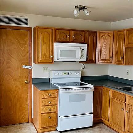 3rd image of 166 Hillcrest Dr