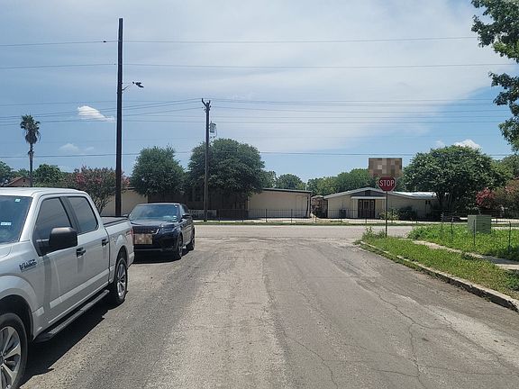 5th image of 102 Sullivan Dr