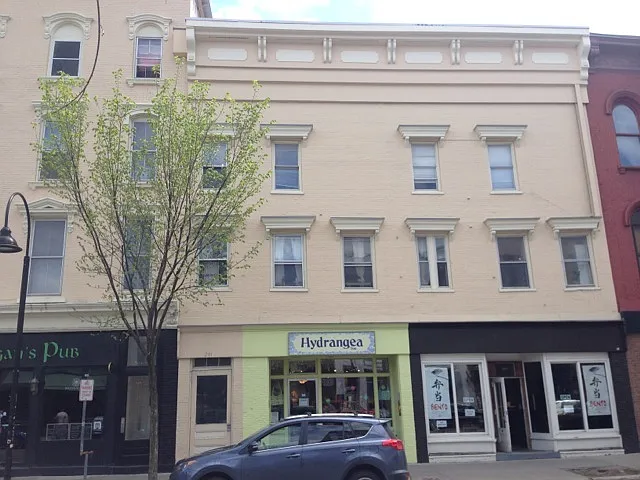 203 College Street — Photo 2