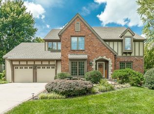 8032 Darnell Ln, Lenexa, KS 66215