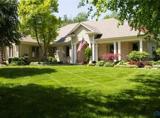 800 Elk Ridge Dr, Northwood, OH 43619