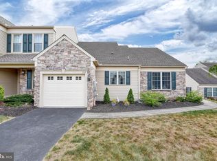 727 Creek Side Dr, Hummelstown, PA 17036