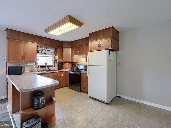 4th image of 340 Curby Dr