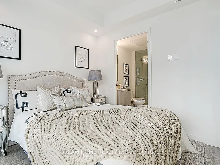 3 Gloucester St #1809 — Photo 27