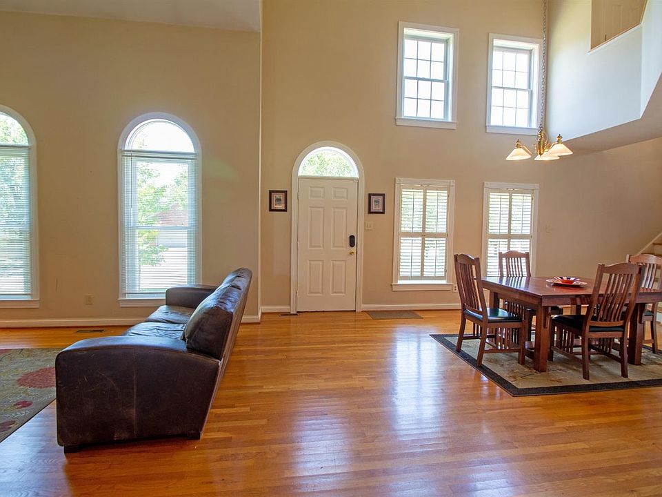 1st image of 1116 Narrow Ln
