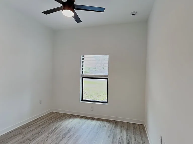 4918 Jordan Ave S — Photo 31