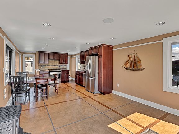 3rd image of 2100 Westlake Ave N #Jl23