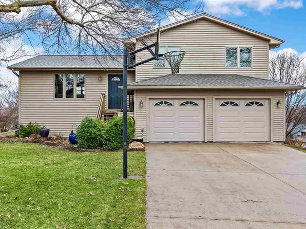 1 Lynncrest Cir, Coralville, IA 52241