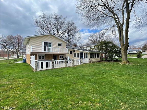 3rd image of 653 Hawthorne Dr