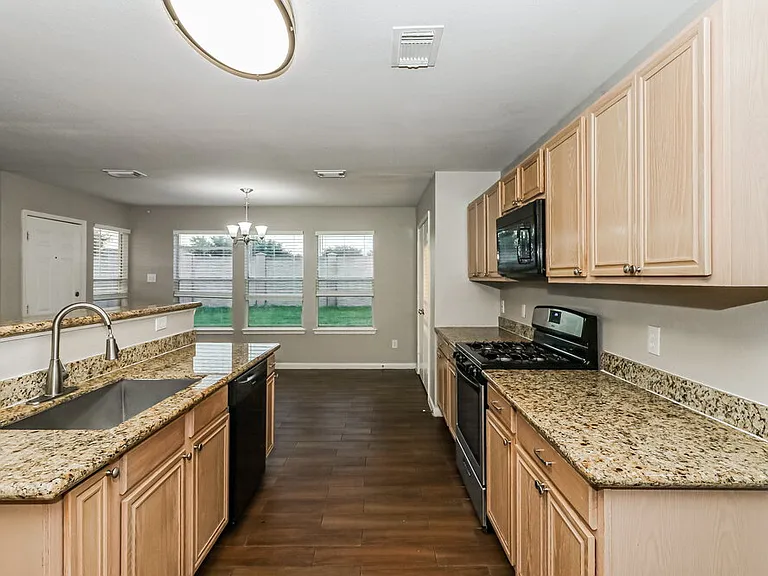 16102 Dawn Marie Ln — Photo 8