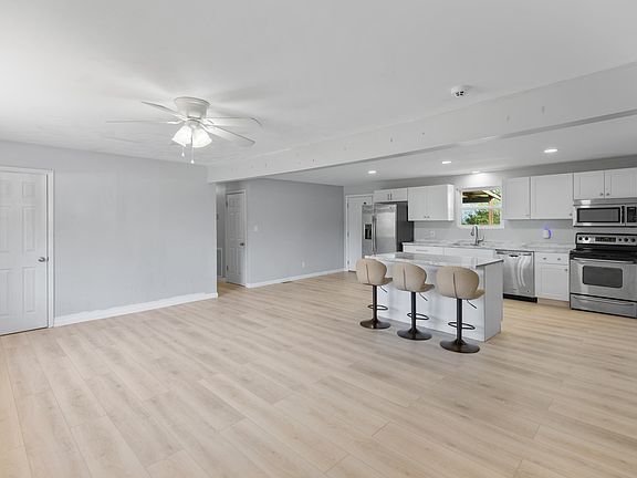 4th image of 3345 Crawford Dr SE