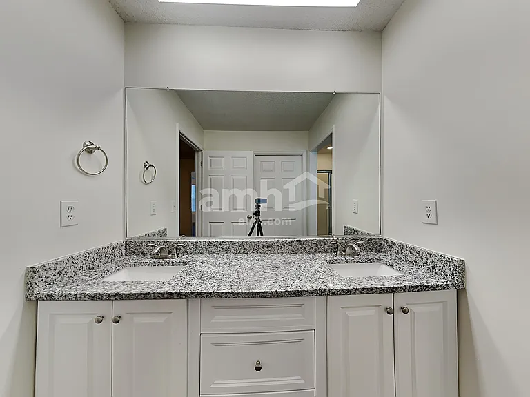 5500 Regent Village Dr — Photo 10