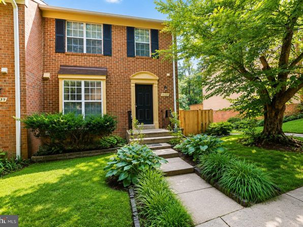10237 Green Holly Ter