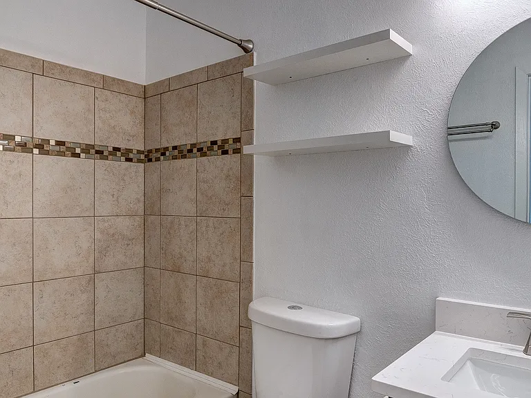 1327 Pine St #4 — Photo 7