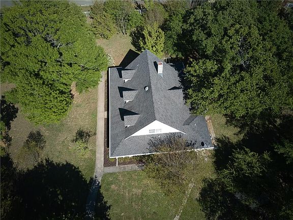 3rd image of 1415 Harvey Ln
