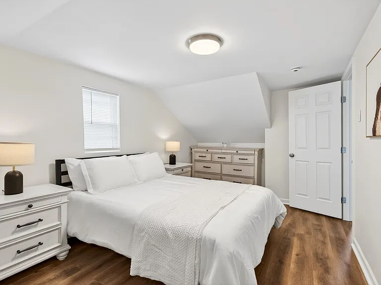 138 W Loretta Ave — Photo 31