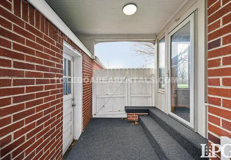 391 Perry Dr — Photo 38