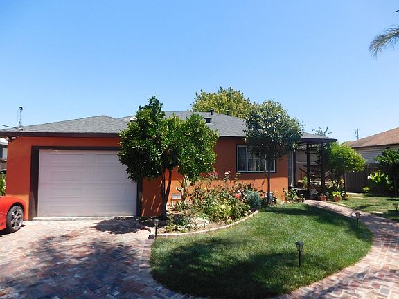 2nd image of 220 Daphne Way