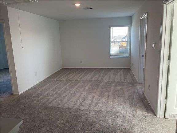 4th image of 1507 Twilight Green Dr