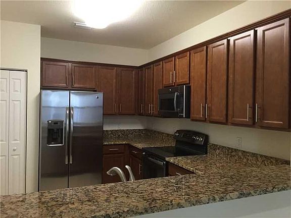 4th image of 8250 NW 112th Ct