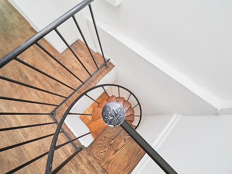 514 W 48th St #1A — Photo 7