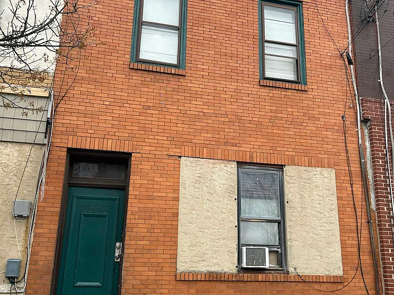 2538 Amber St #1R — Photo 1