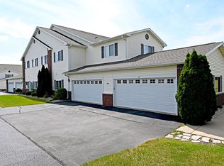 1608 Commonwealth Dr APT 5, Fort Atkinson, WI 53538