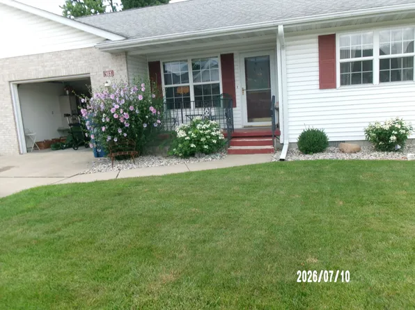 103 Fleming Ct #103, Watseka, IL 60970