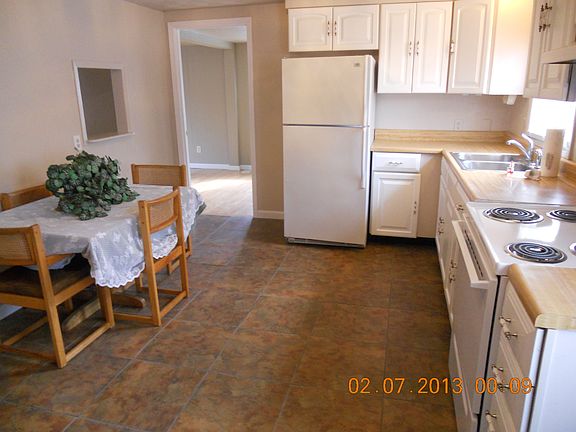 Kitchen 14x11 new stove