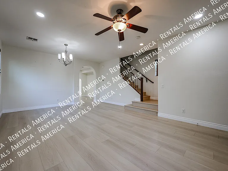 1081 N Mason Dr — Photo 20