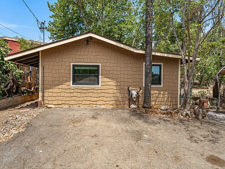 20276 Sycamore Dr — Photo 3