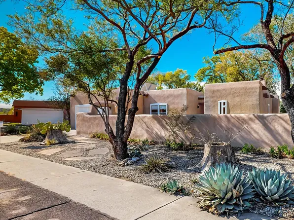 3819 Palacio Del Rio Grande NW, Albuquerque, NM 87107
