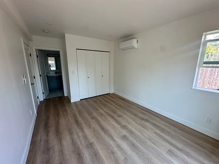 553 Flower Ave #B — Photo 5