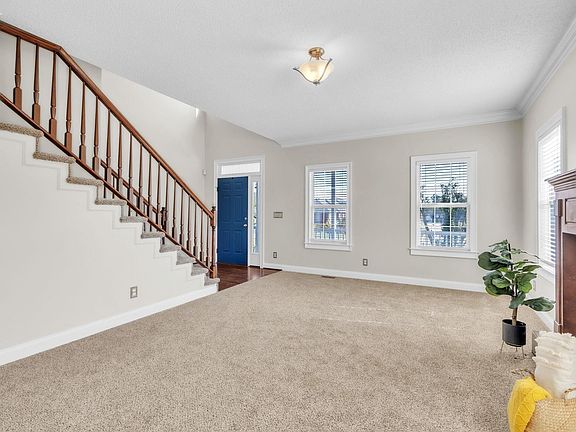 3rd image of 111 Stablechase Dr