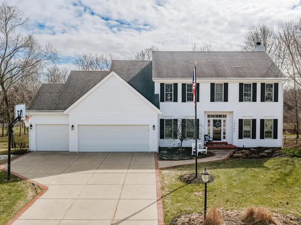 14445 West Meadowshire DRIVE, New Berlin, WI 53151