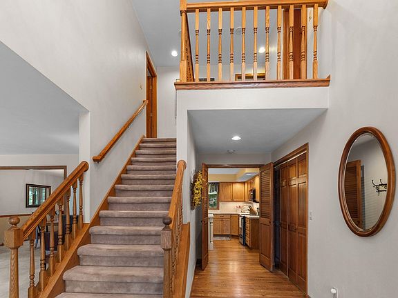 2nd image of 1511 S Rebecca Ln