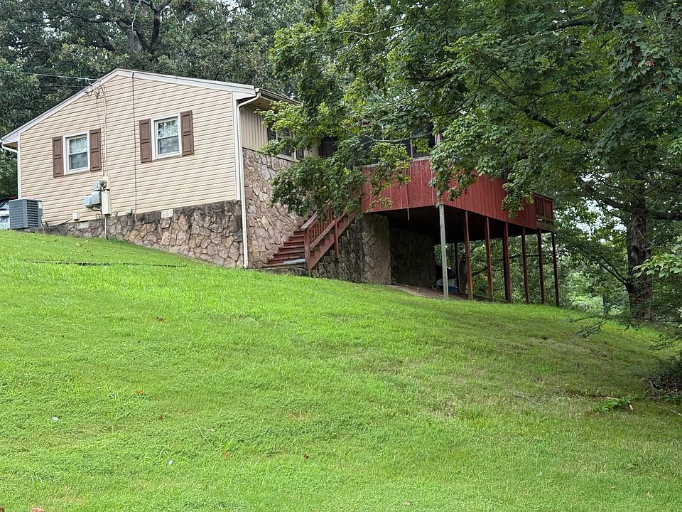 2nd image of 3811 Altamira Dr